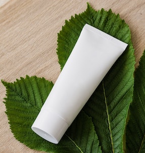Cosmetics tube photo by Karolina Grabowska from Pexels